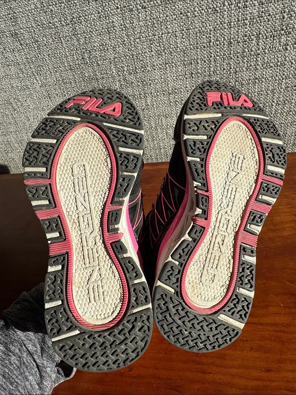 Fila Toddler Girls Black & Hot PinkLightweight Mesh Sneakers Size 11 Toddler